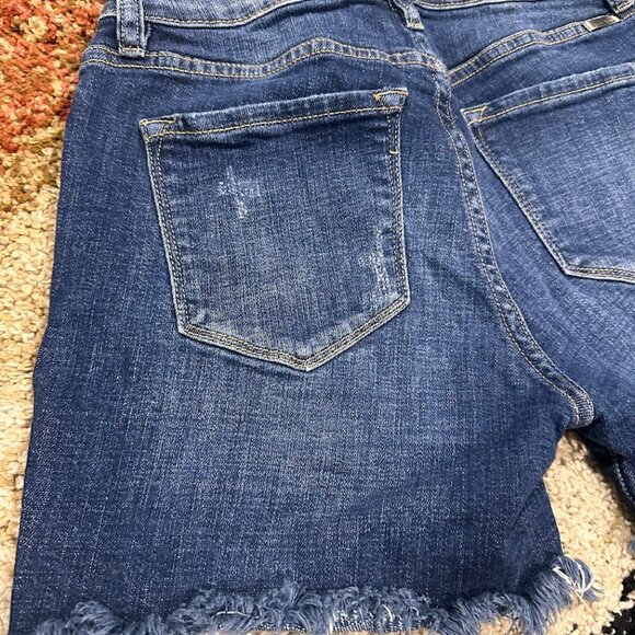 NWOT KanCan Blue Jean Shorts MEDIUM Flayed hem line Distressed - Picture 6 of 15